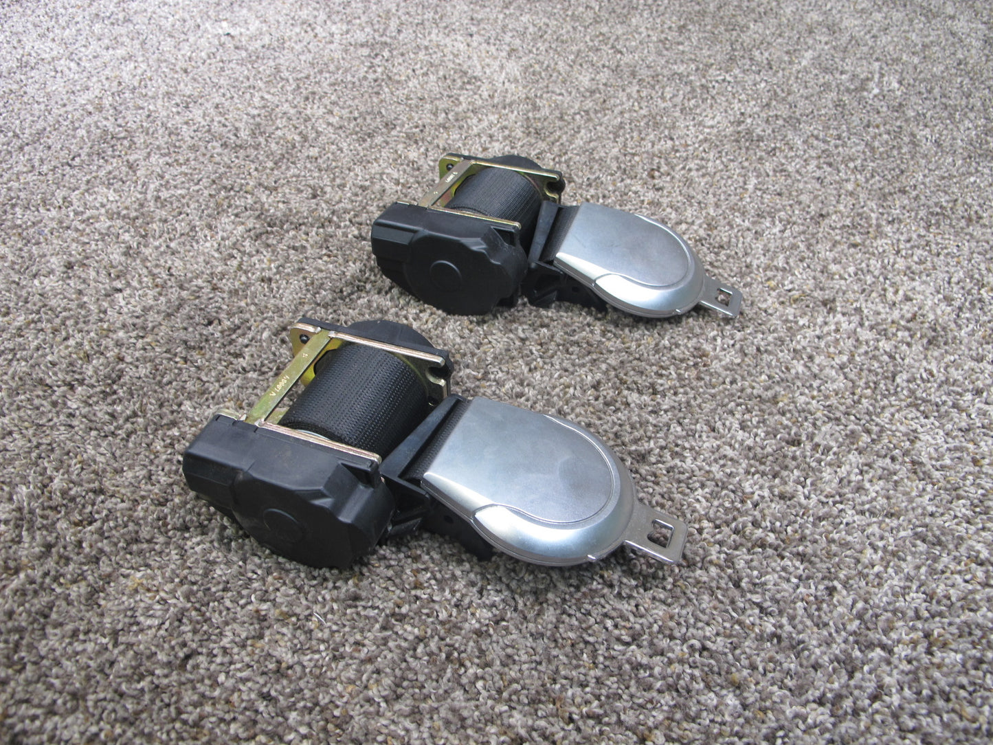 03-08 MERCEDES R230 SL500 REAR LEFT & RIGHT SIDE LUGGAGE SEATBELT RETRACTOR SET OEM