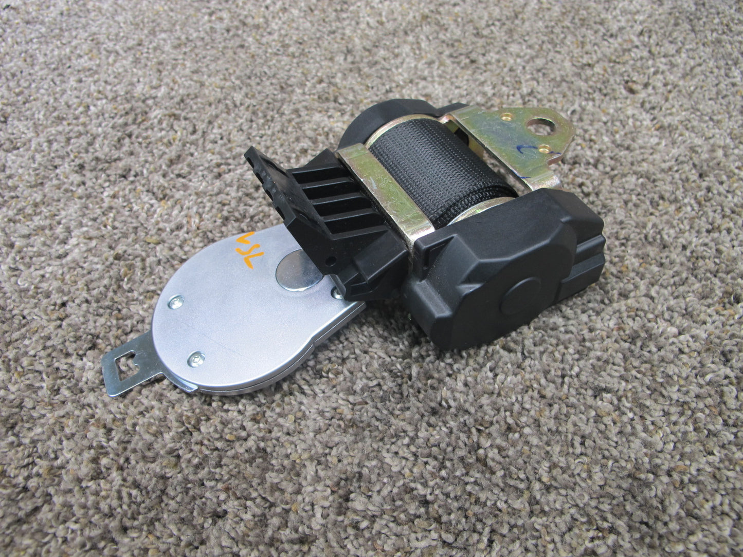 03-08 MERCEDES R230 SL500 REAR LEFT & RIGHT SIDE LUGGAGE SEATBELT RETRACTOR SET OEM