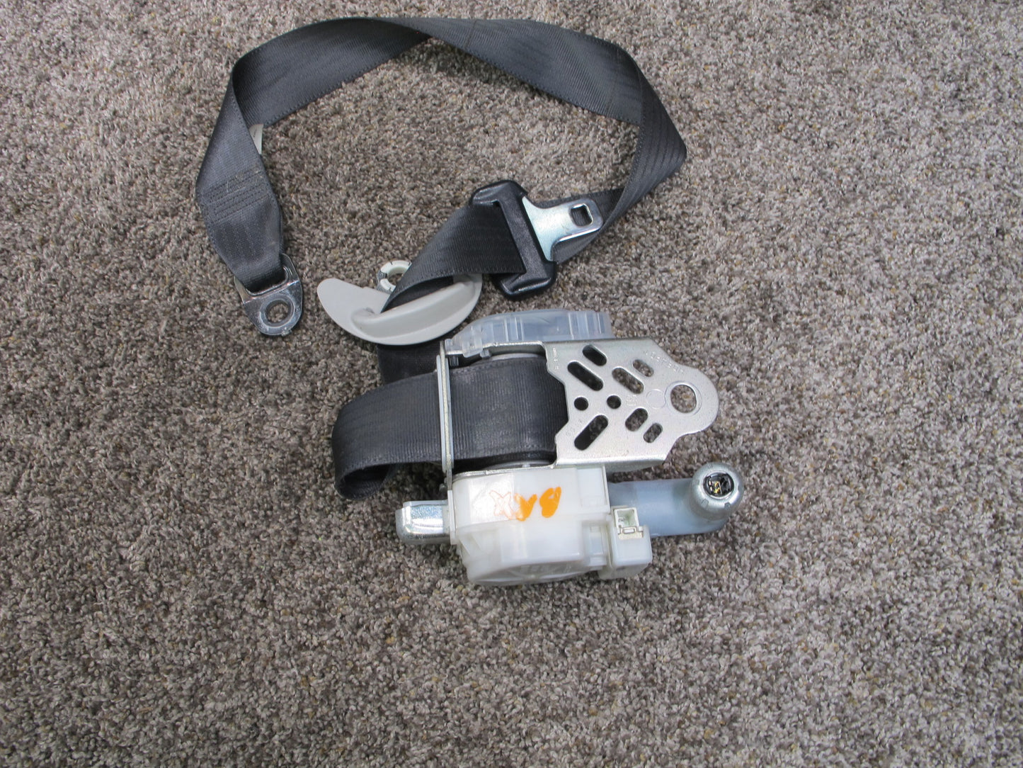 2004-2009 Lexus RX330 RX350 RX400h Front Left & Right seat Belt OEM