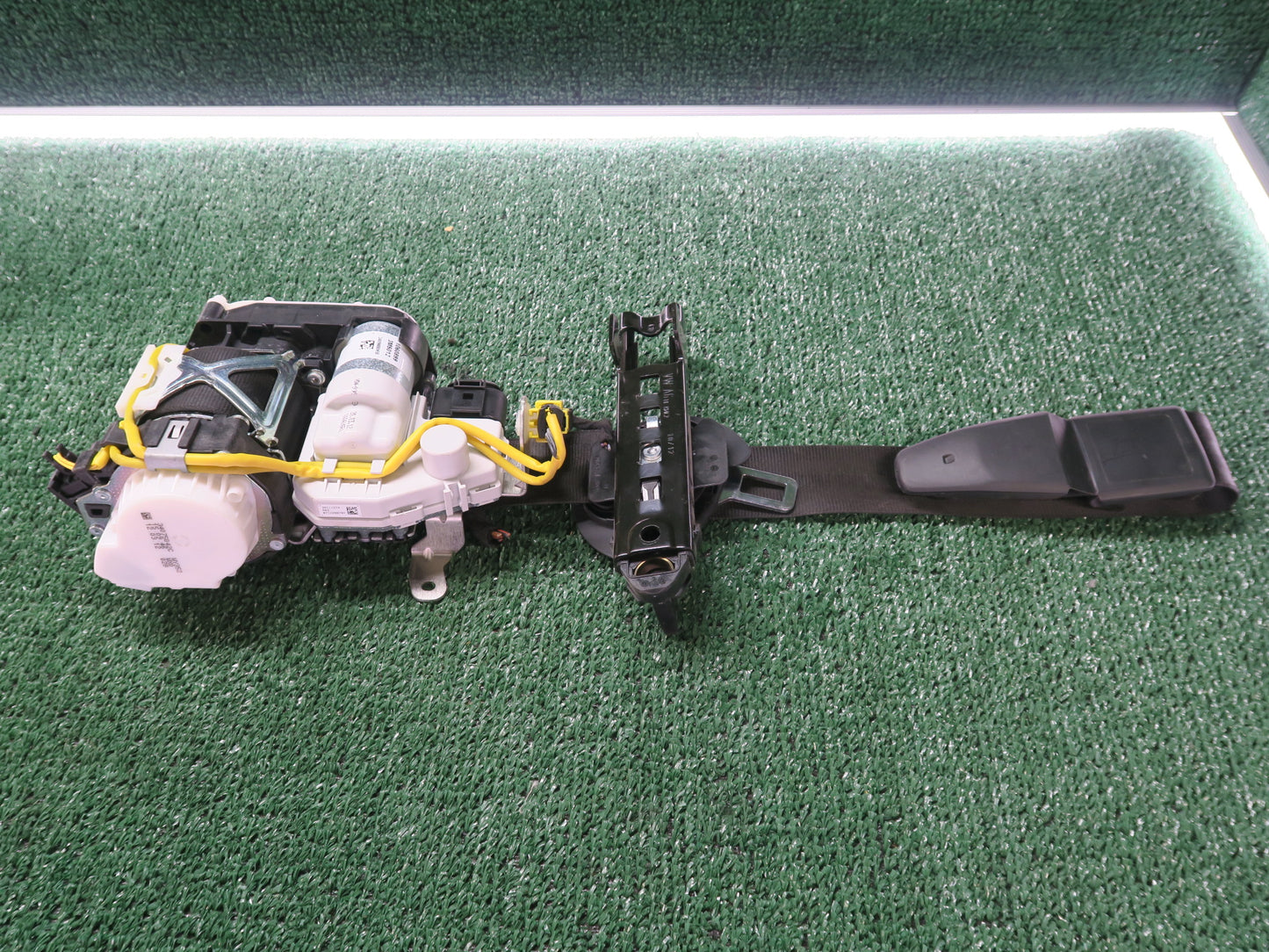 2012-2018 AUDI A6 S6 A7 S7 Front Right Seat Belt Retractor Black OEM