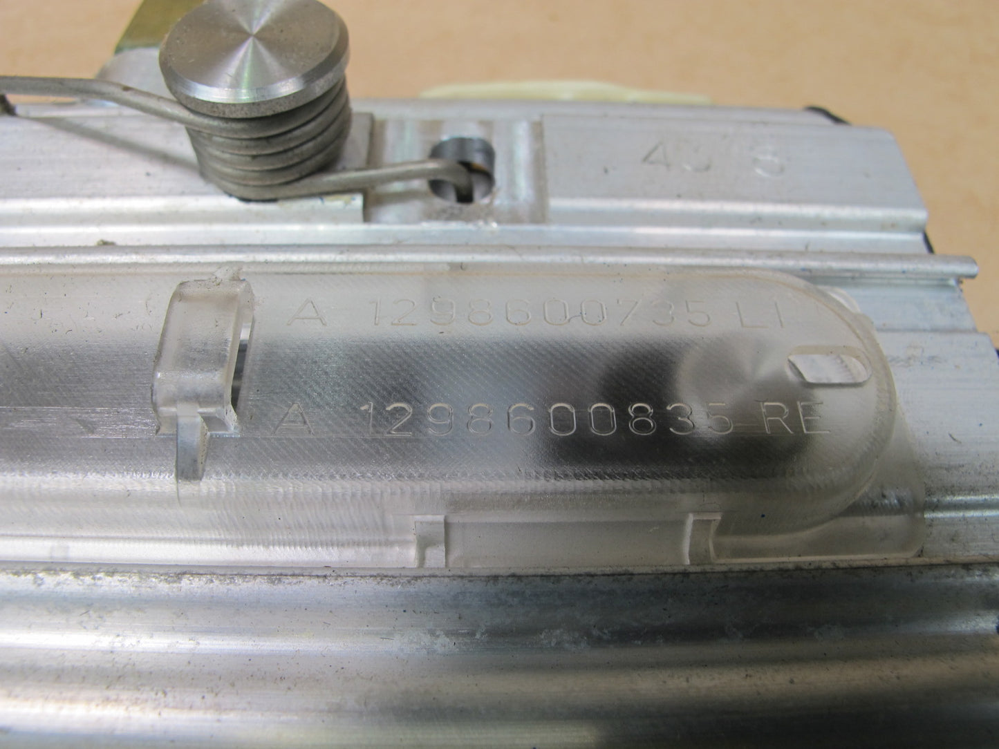 90-02 MERCEDES R129 SL500 RIGHT PASSENGER SIDE ROLL BAR HYDRAULIC CYLINDER