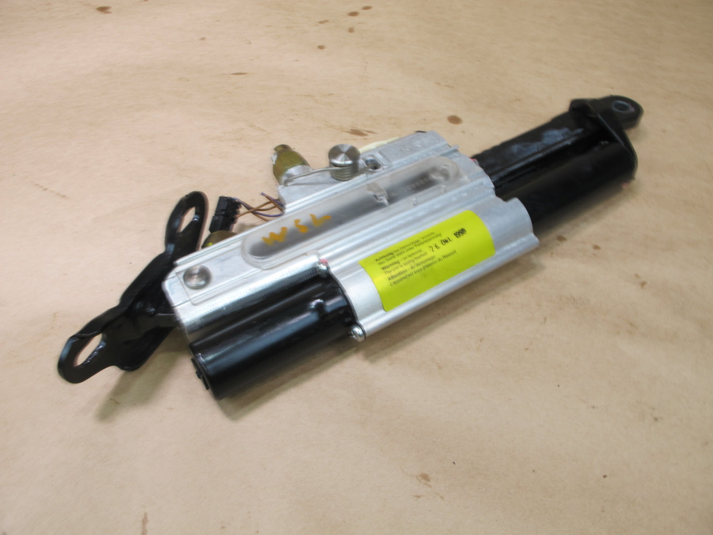 90-02 MERCEDES R129 SL500 RIGHT PASSENGER SIDE ROLL BAR HYDRAULIC CYLINDER