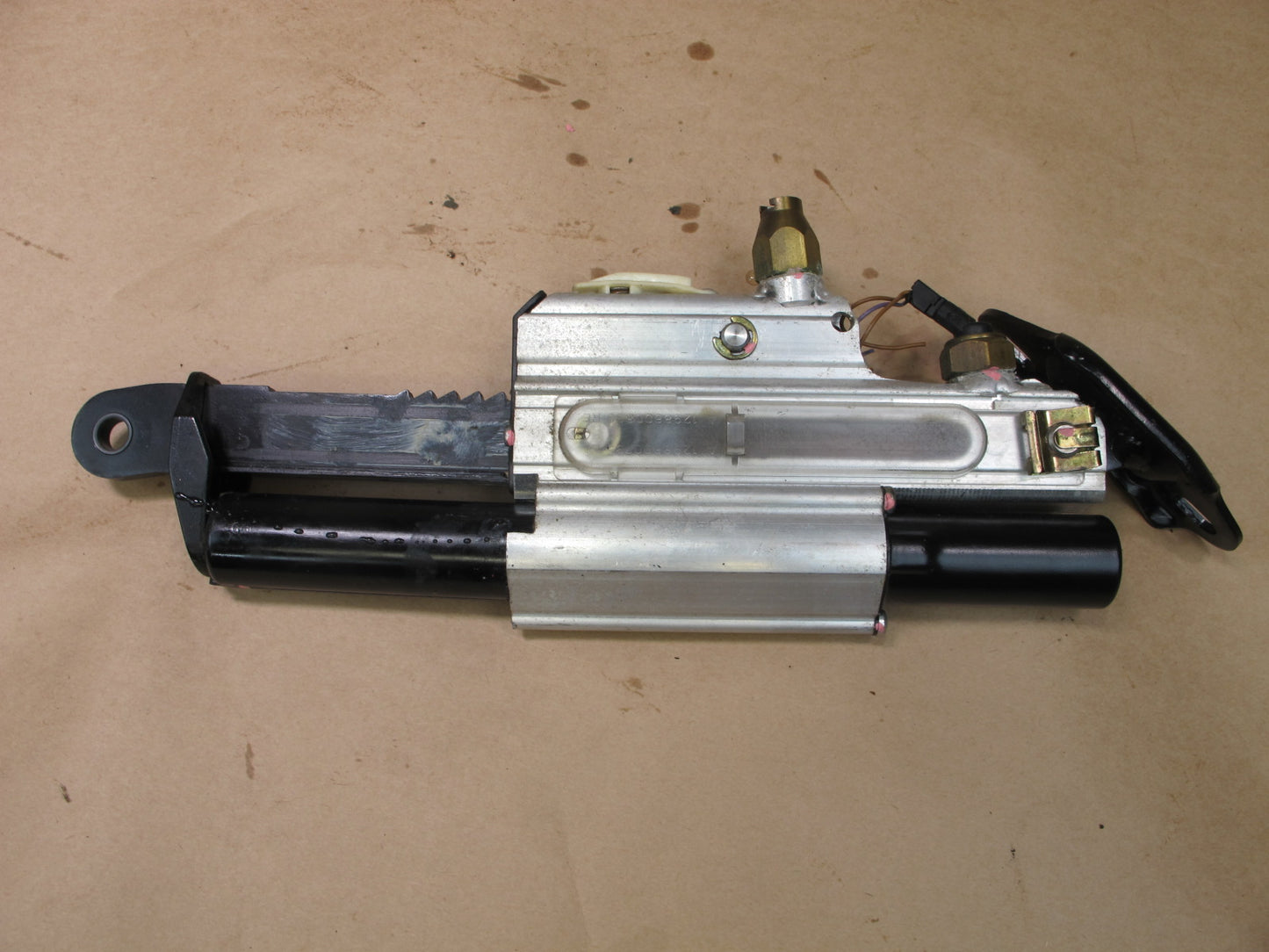 90-02 MERCEDES R129 SL500 RIGHT PASSENGER SIDE ROLL BAR HYDRAULIC CYLINDER