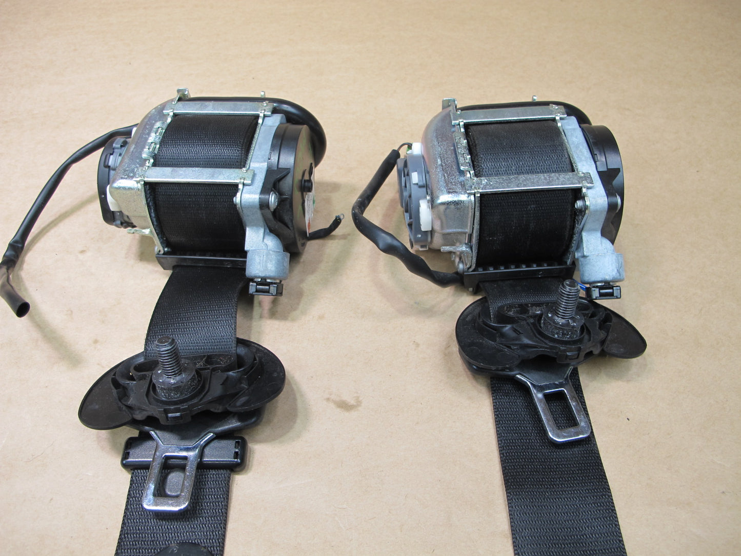 2010-2016 Mini Countryman R60 Driver & Passenger Seat Belt Retractors OEM