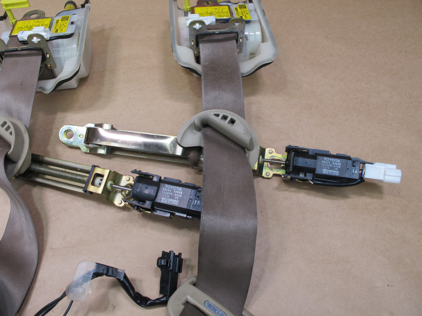 1995-1997 Lexus LS400 Front Left & Right Seat Belt Retractors OEM