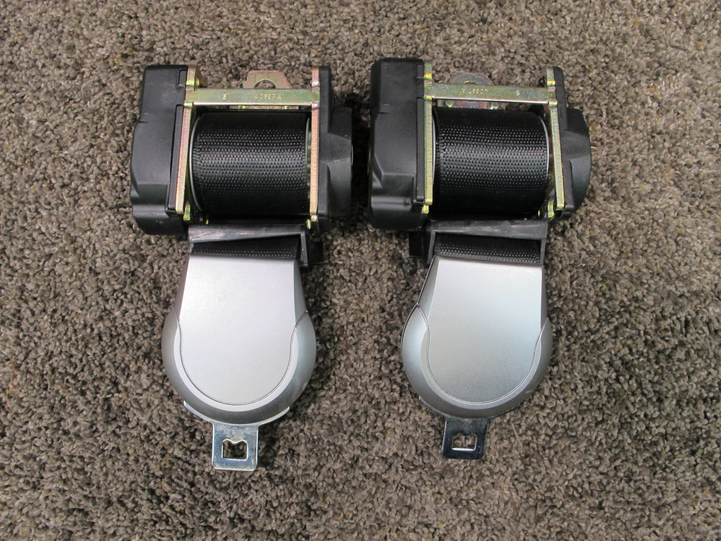 03-08 MERCEDES R230 SL500 REAR LEFT & RIGHT SIDE LUGGAGE SEATBELT RETRACTOR SET OEM