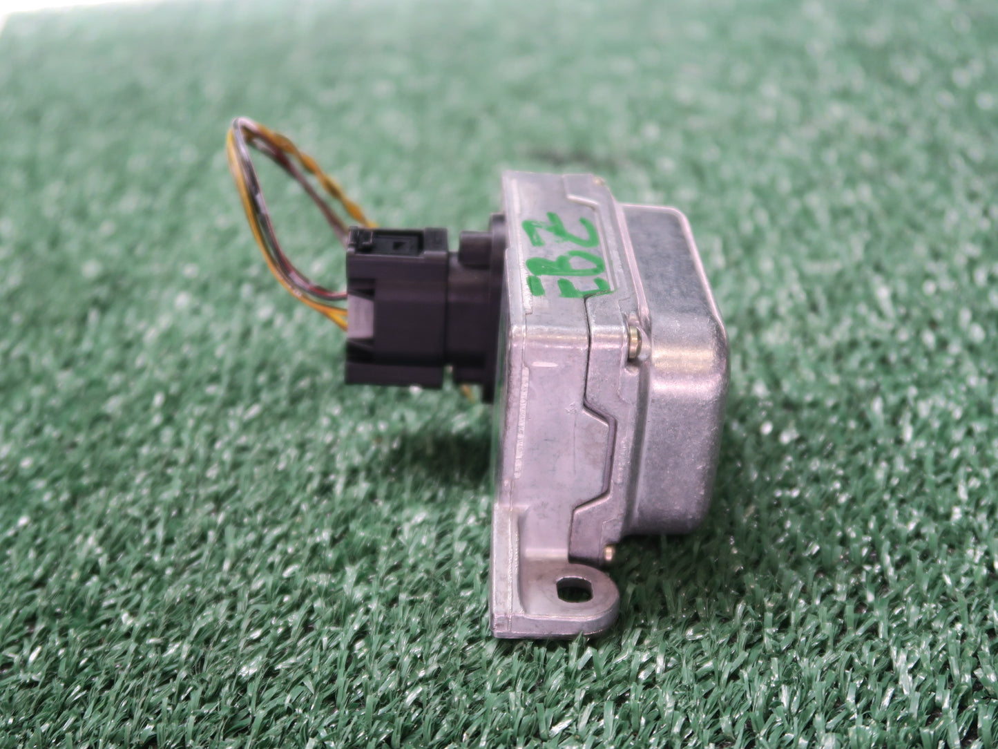01-06 BMW E46 E85 Z4 YAW SPEED SENSOR CONTROL MODULE 6764018 OEM