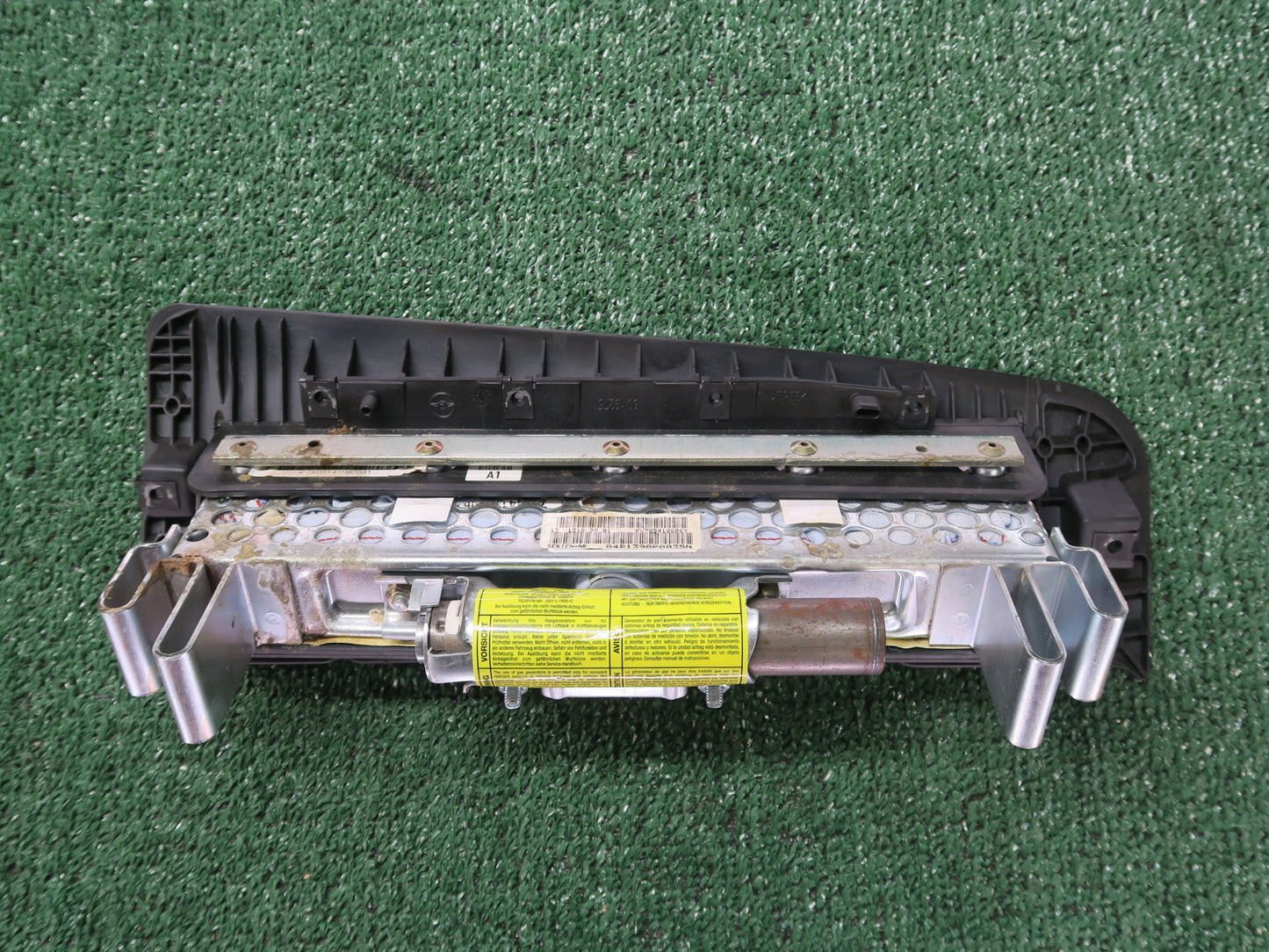 03-08 BMW E85 E86 Z4 FRONT RIGHT PASSENGER SIDE UNDER DASH KNEE SRS AIRBAG OEM