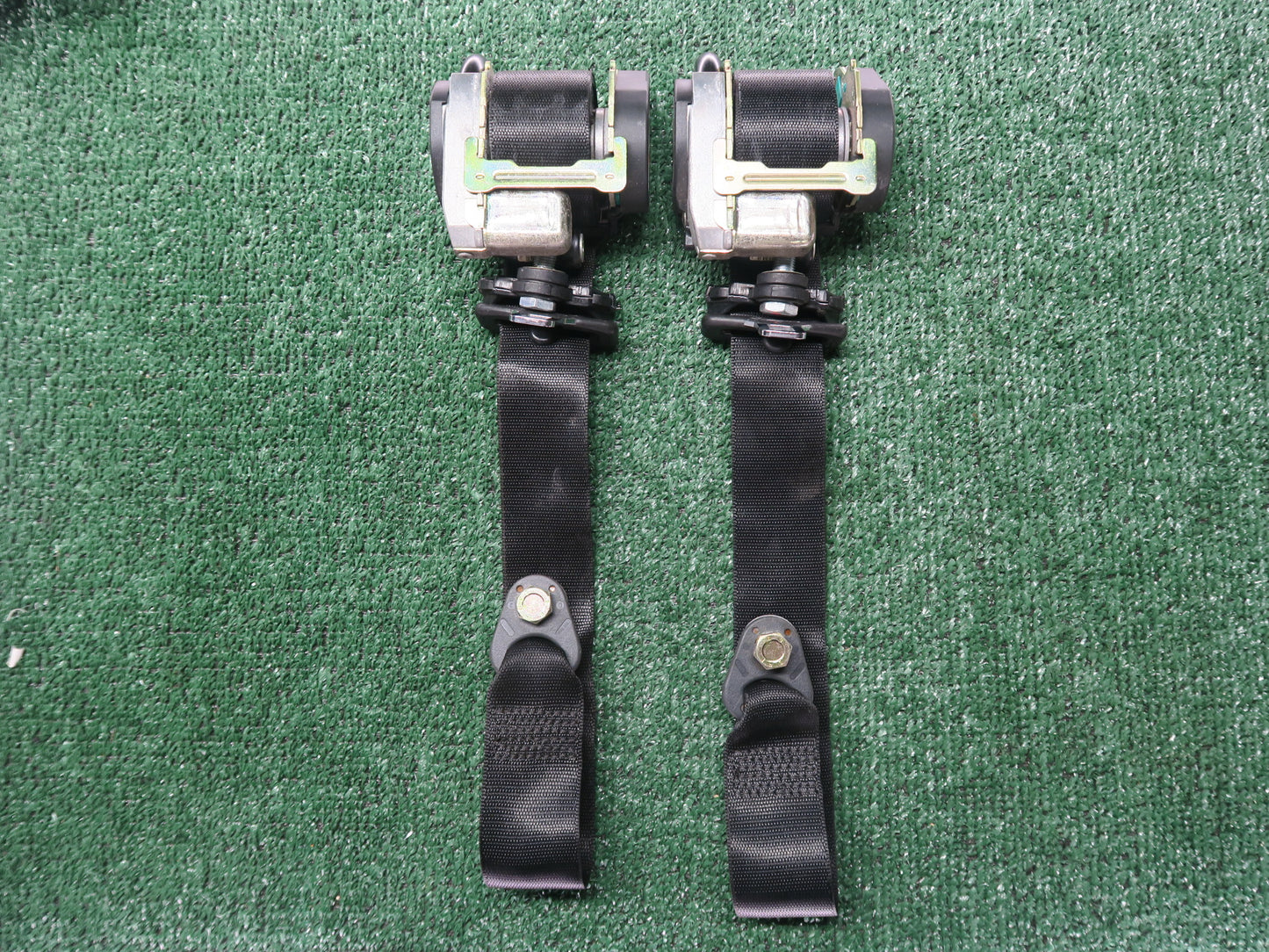 04-08 CHRYSLER CROSSFIRE FRONT LEFT & RIGHT SIDE SEATBELT RETRACTOR SET OEM