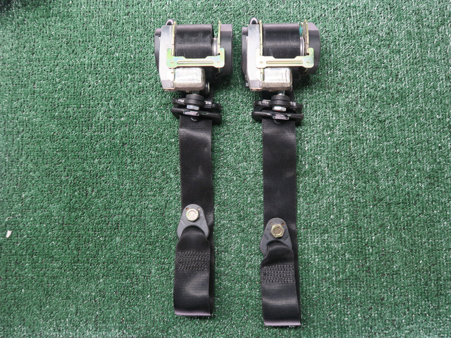 04-08 CHRYSLER CROSSFIRE FRONT LEFT & RIGHT SIDE SEATBELT RETRACTOR SET OEM