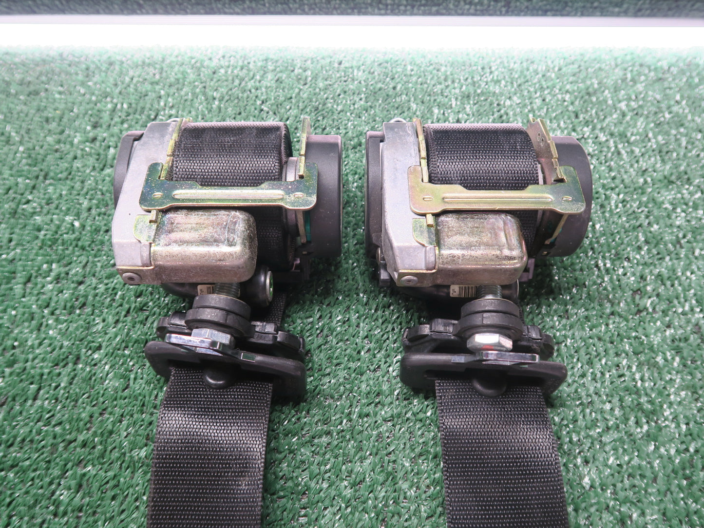 04-08 CHRYSLER CROSSFIRE FRONT LEFT & RIGHT SIDE SEATBELT RETRACTOR SET OEM