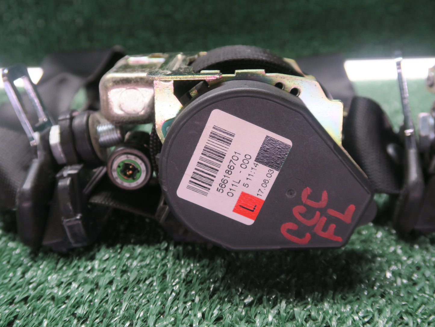 04-08 CHRYSLER CROSSFIRE FRONT LEFT & RIGHT SIDE SEATBELT RETRACTOR SET OEM