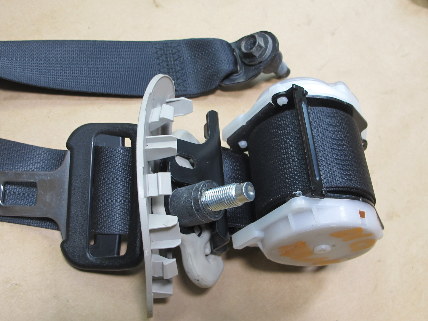 11-17 INFINITI QX56 QX80 REAR 3RD ROW LEFT CENTER RIGHT SIDE SEATBELT RETRACTOR SET OEM
