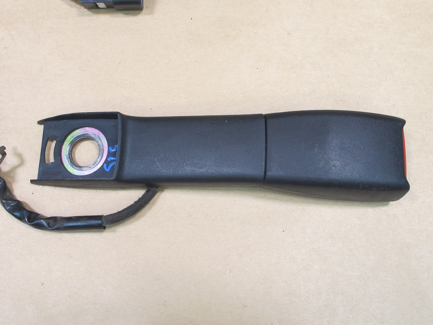 98-00 LEXUS LS400 UCF20 FRONT RIGHT & LEFT SIDE SEATBELT BUCKLE SET OEM