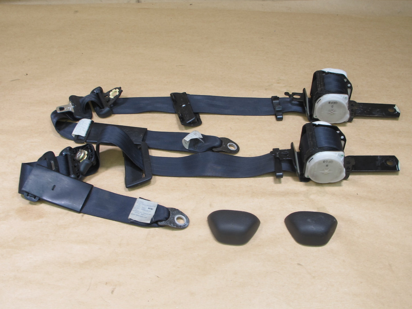 99-01 ISUZU VEHICROSS FRONT RIGHT & LEFT SIDE SEATBELT RETRACTOR SET OEM