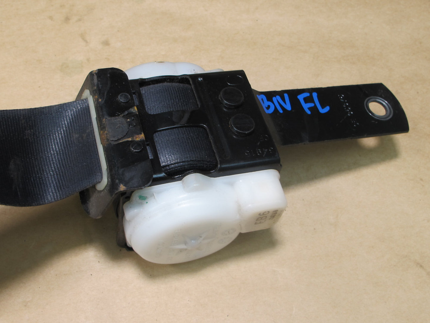 99-01 ISUZU VEHICROSS FRONT RIGHT & LEFT SIDE SEATBELT RETRACTOR SET OEM
