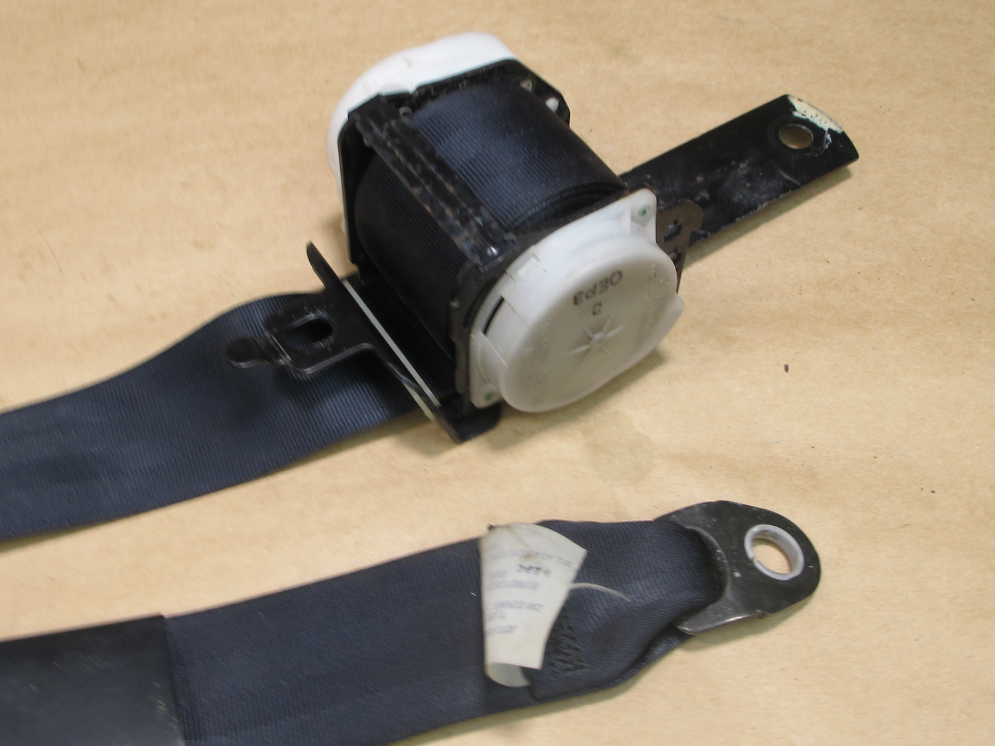 99-01 ISUZU VEHICROSS FRONT RIGHT & LEFT SIDE SEATBELT RETRACTOR SET OEM