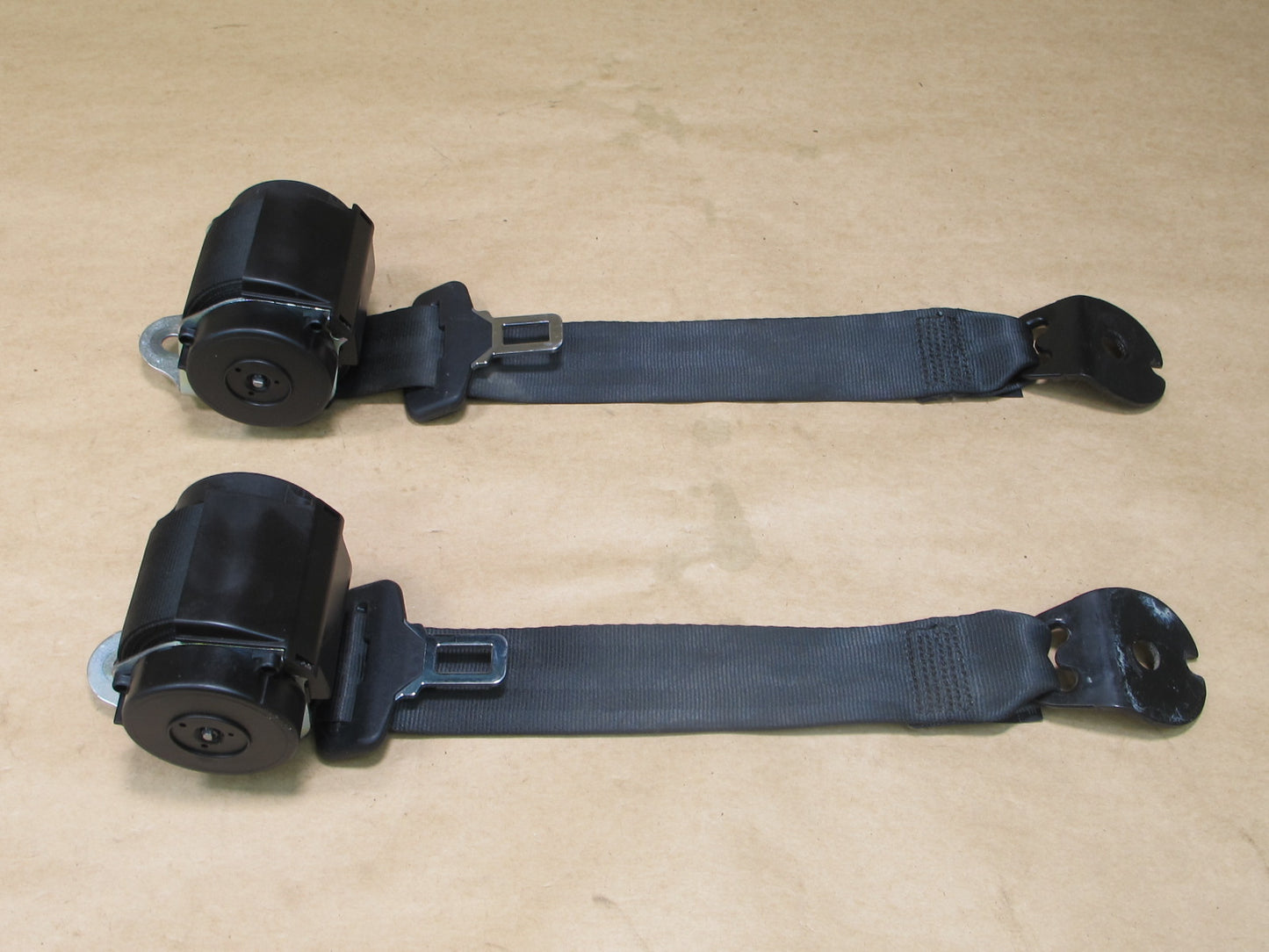 12-18 RANGE ROVER EVOQUE REAR LEFT & RIGHT SIDE SEATBELT RETRACTOR SET OEM