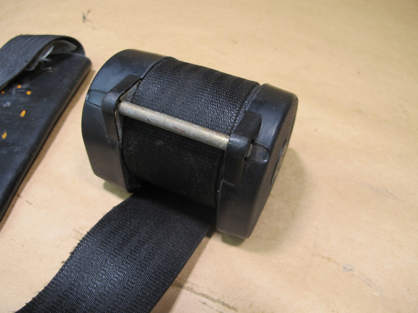 81-85 MERCEDES R107 380SL FRONT RIGHT & LEFT SIDE SEATBELT RETRACTOR SET OEM