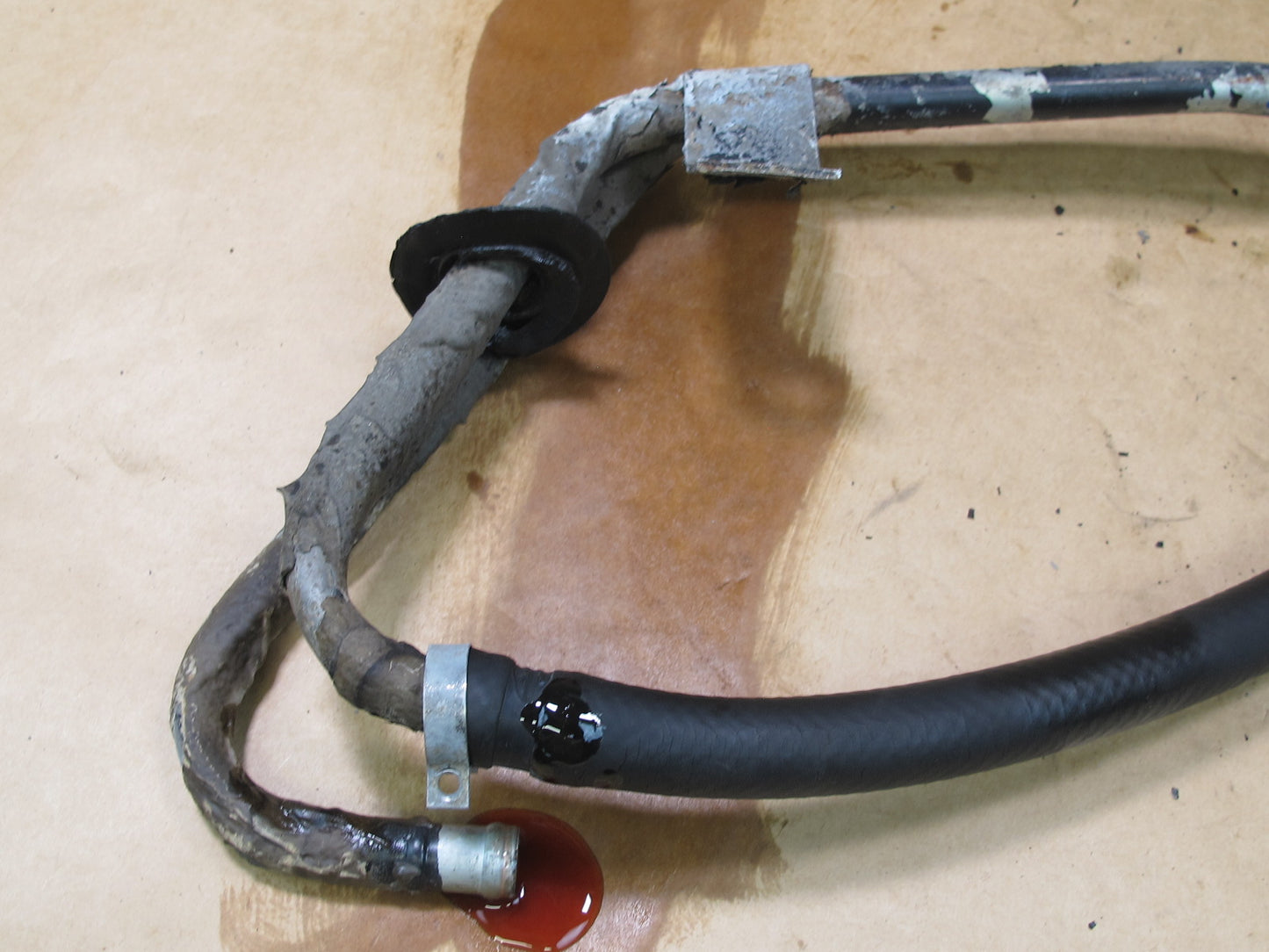 73-85 MERCEDES R107 POWER STEERING OIL COOLING HOSE PIPE LINE OEM
