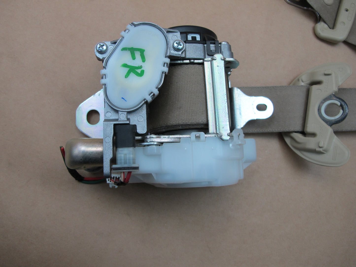 07-12 LEXUS LS460 LS600HL FRONT RIGHT & LEFT SIDE SEATBELT RETRACTOR SET OEM