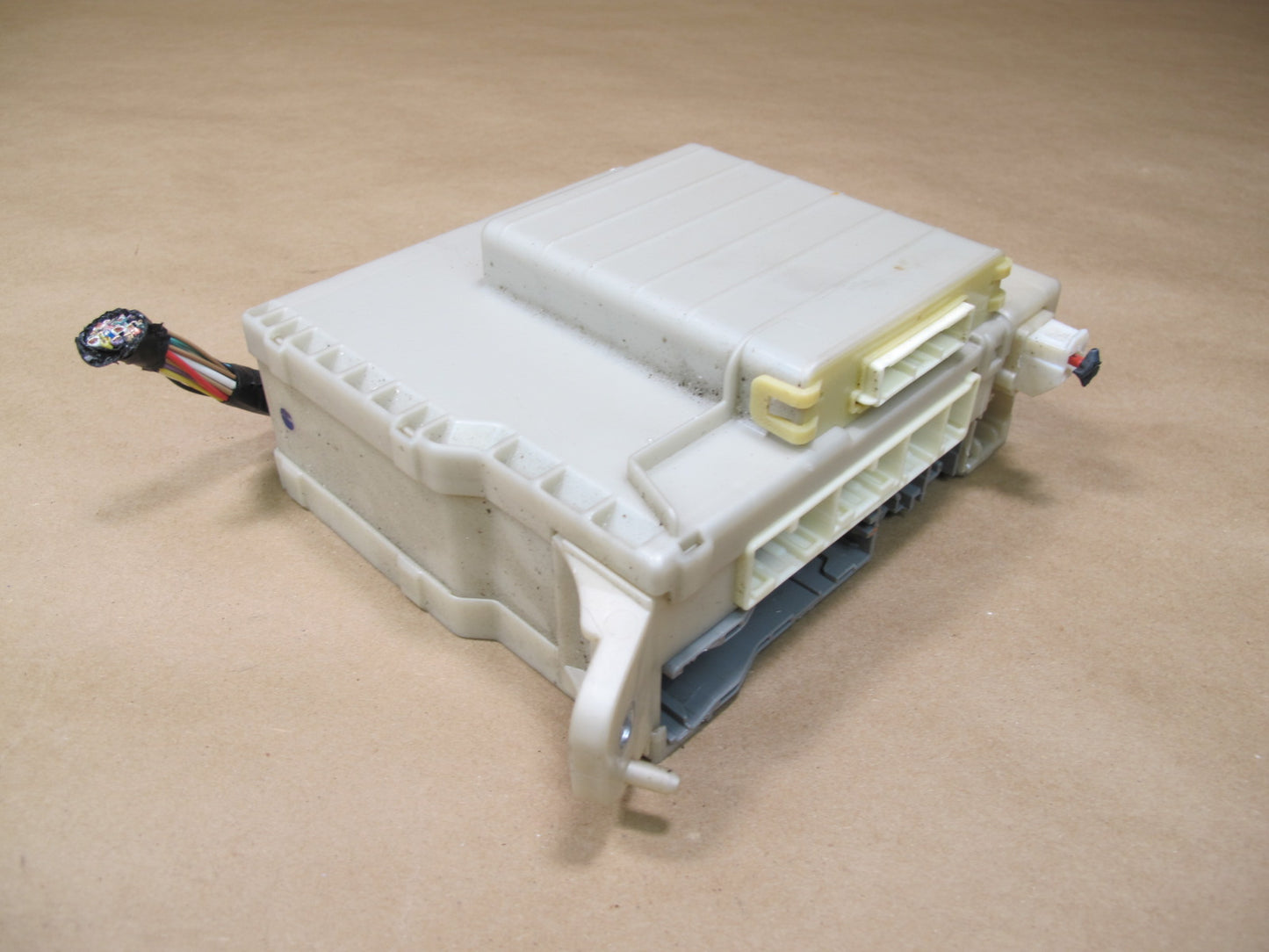 2010 LEXUS IS250 IS350 POWER JUNCTION FUSE RELAY BOX 82672-53150 OEM