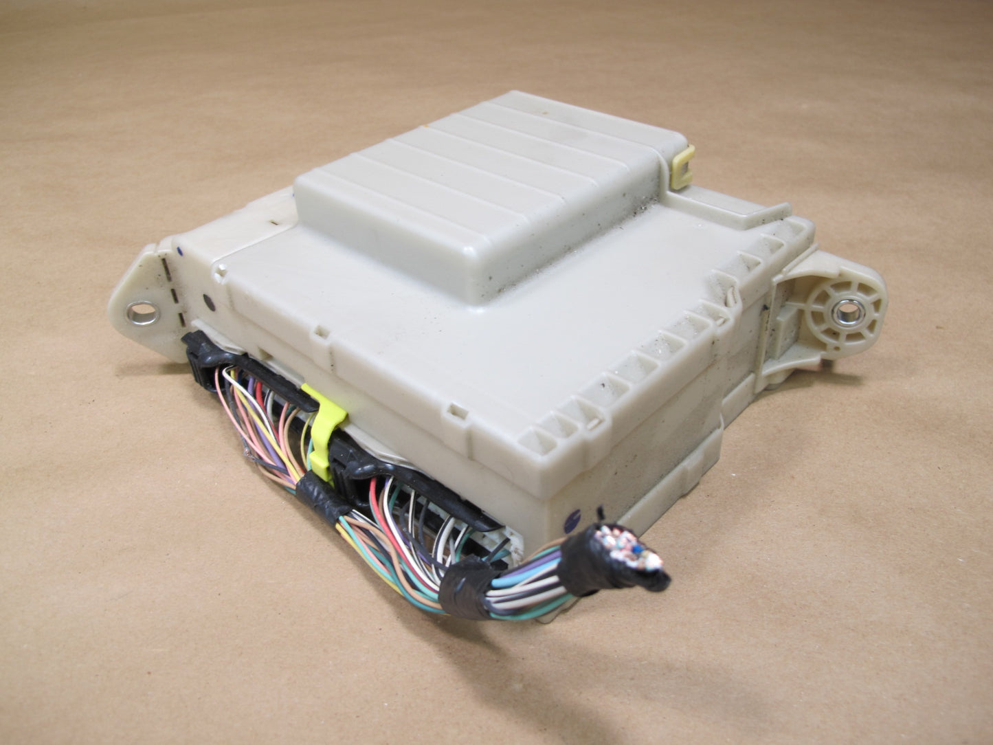2010 LEXUS IS250 IS350 POWER JUNCTION FUSE RELAY BOX 82672-53150 OEM