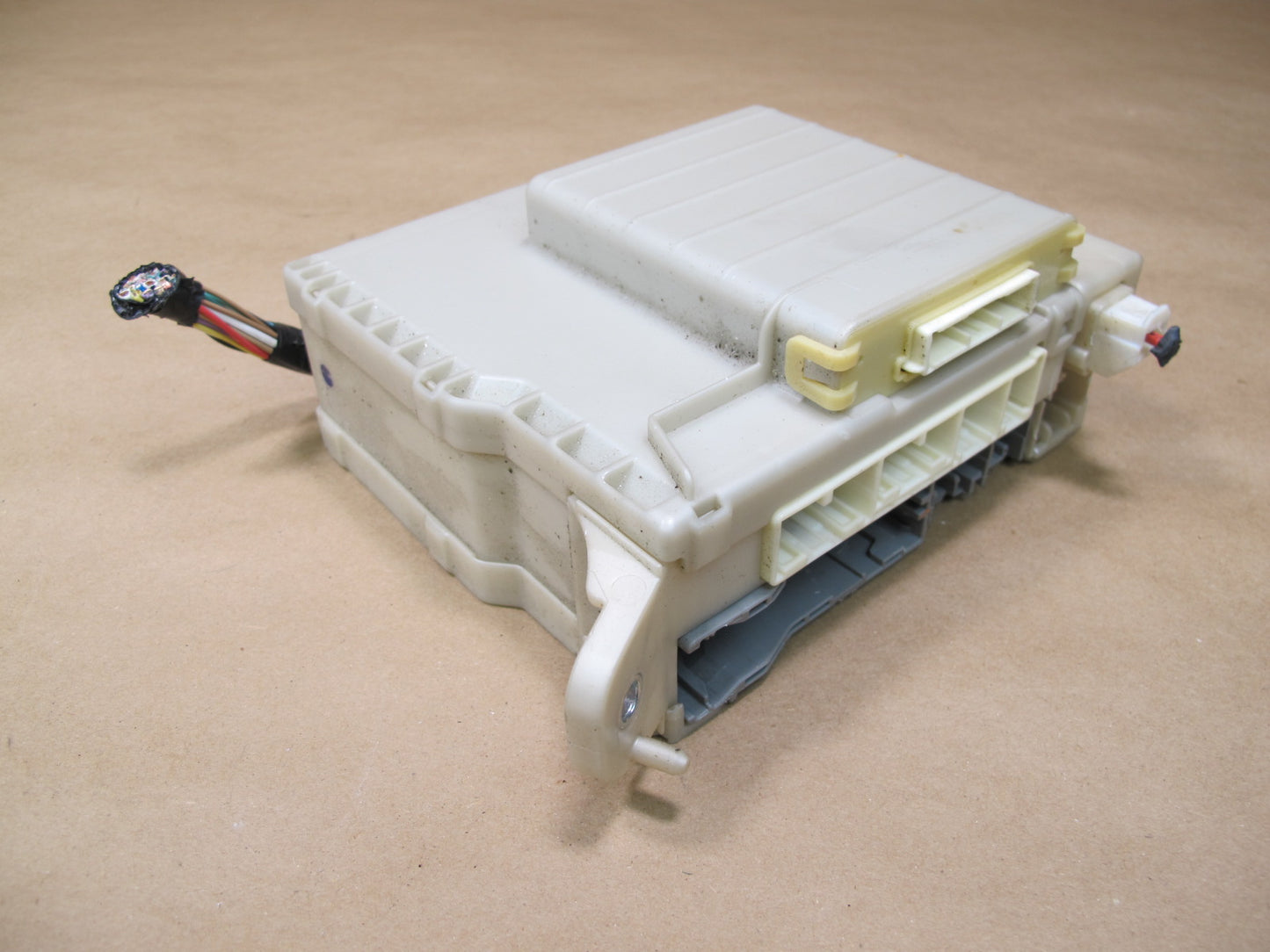 2010 LEXUS IS250 IS350 POWER JUNCTION FUSE RELAY BOX 82672-53150 OEM