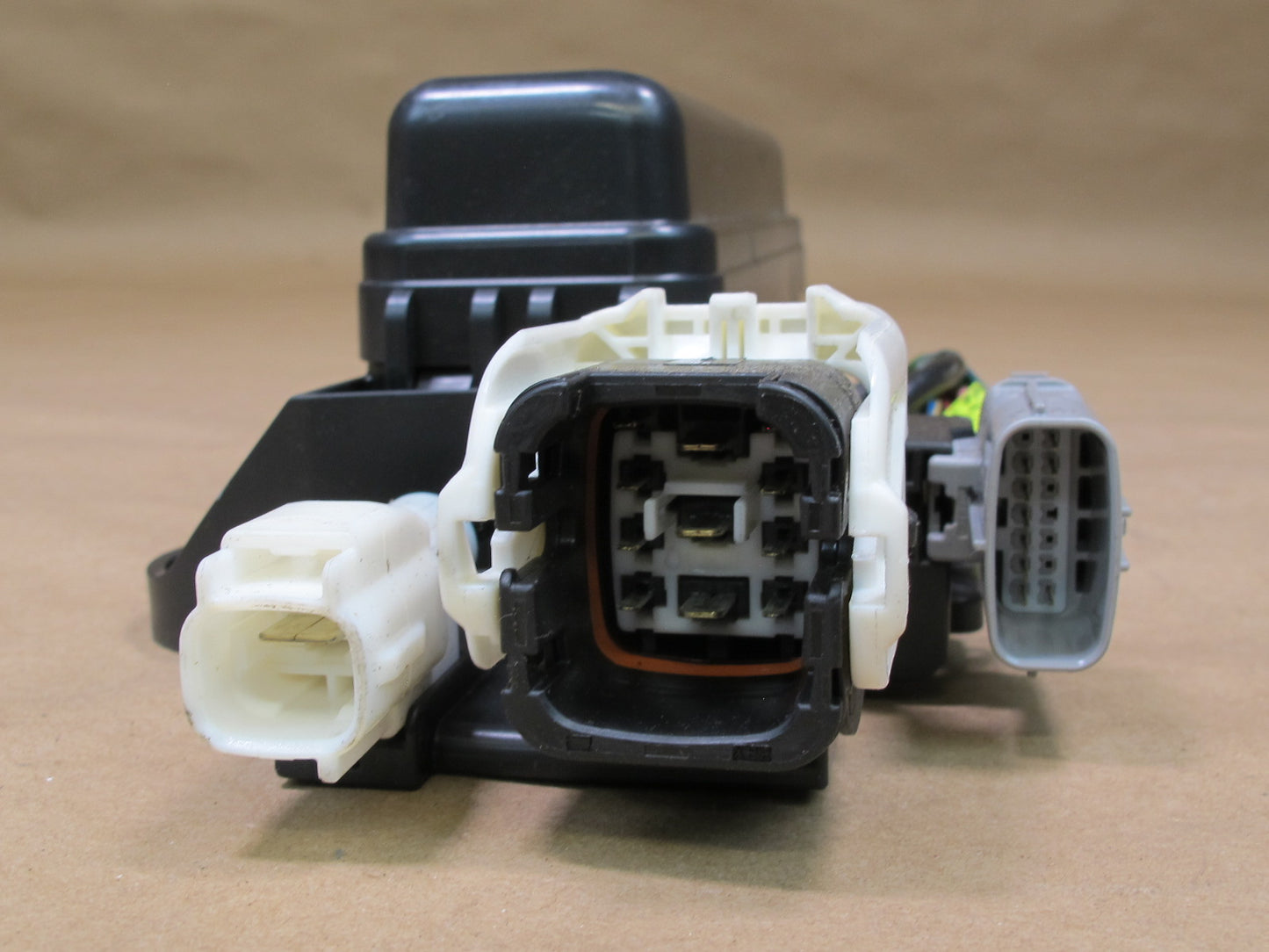 10-15 LEXUS IS250 IS350 CONVERTIBLE REAR TRUNK RELAY FUSE JUNCTION BOX OEM