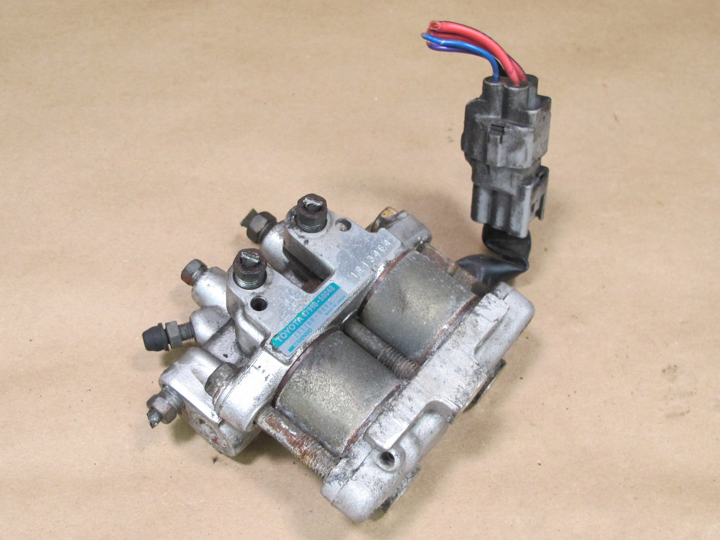 95-96 LEXUS UCF20 LS400 BRAKE TRACTION ACTUATOR MODULE 47990-50040 OEM