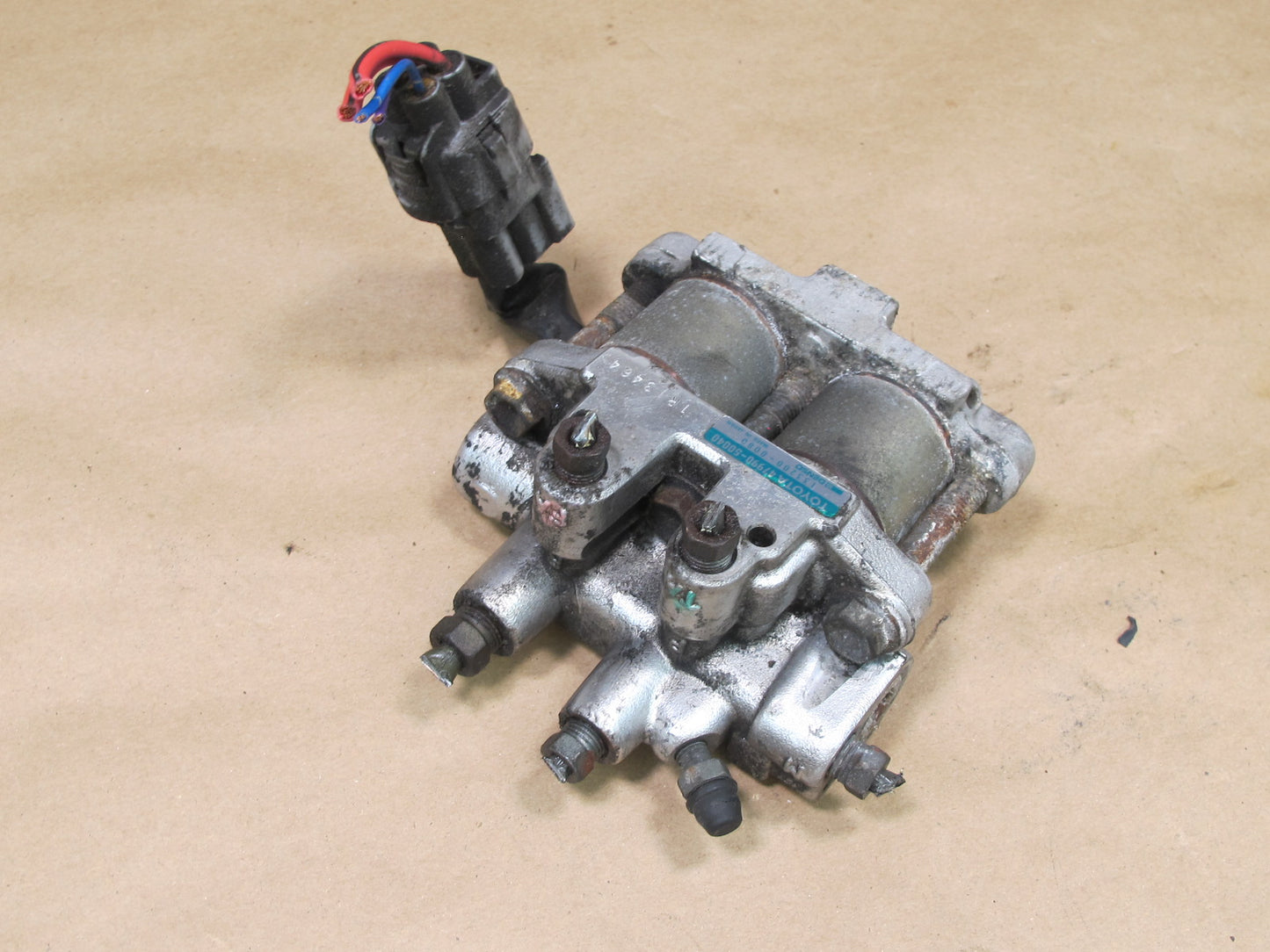95-96 LEXUS UCF20 LS400 BRAKE TRACTION ACTUATOR MODULE 47990-50040 OEM