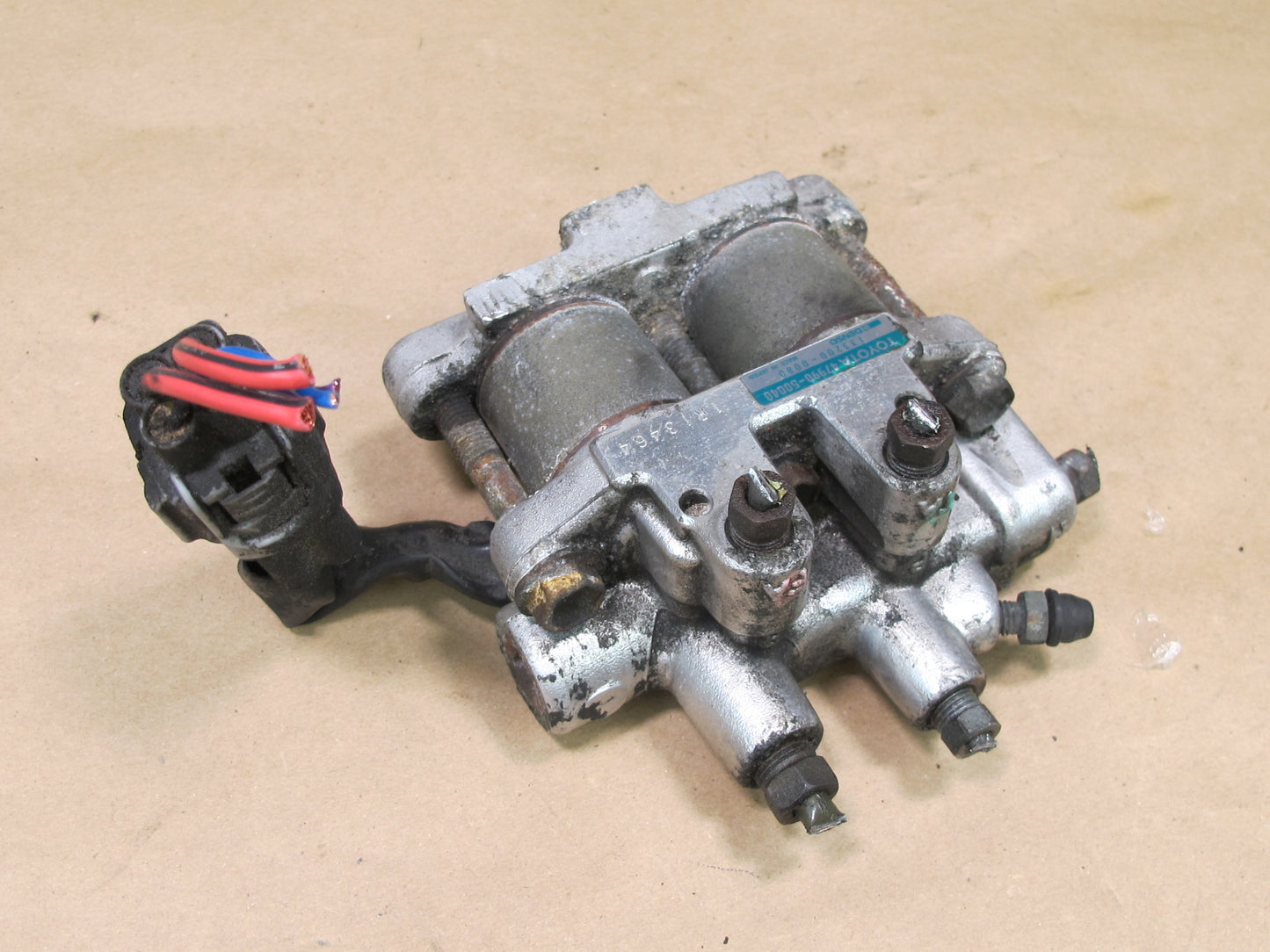 95-96 LEXUS UCF20 LS400 BRAKE TRACTION ACTUATOR MODULE 47990-50040 OEM