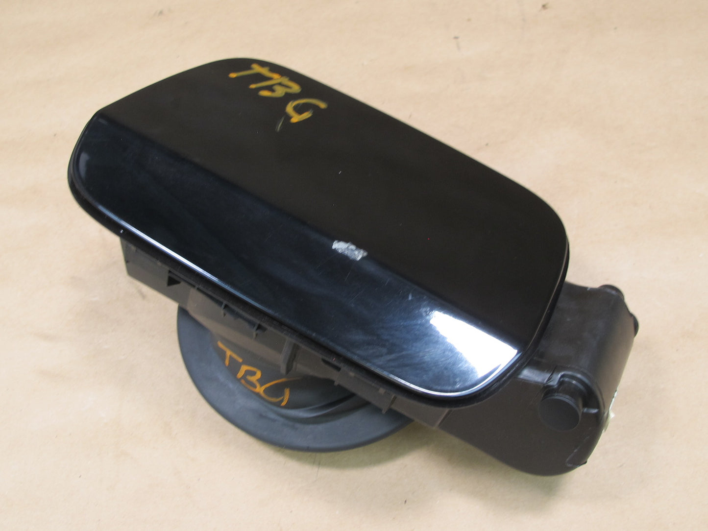 07-11 BMW E90 E91 E92 E93 FUEL DOOR LID COVER W HINGE 7117982 OEM