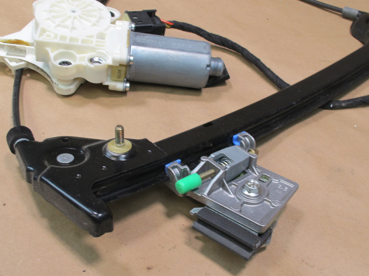 03-12 MERCEDES R230 SL-CLASS FRONT RIGHT WINDOW REGULATOR W MOTOR OEM