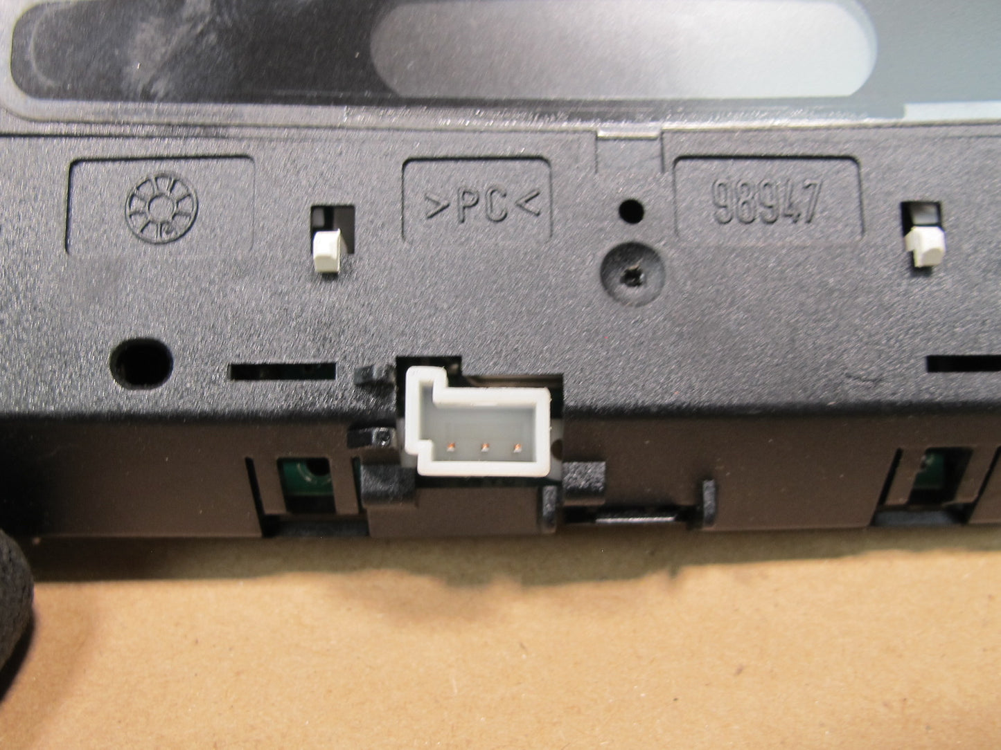03-09 MERCEDES R230 SL-CLASS PARKTRONIC CLOCK DISPLAY MODULE A0015420314 OEM
