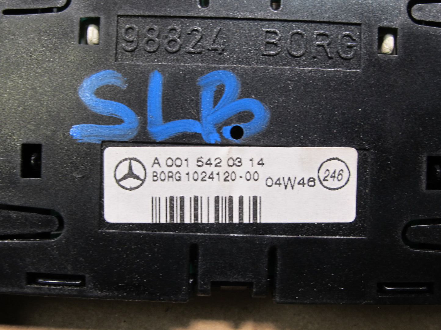 03-09 MERCEDES R230 SL-CLASS PARKTRONIC CLOCK DISPLAY MODULE A0015420314 OEM