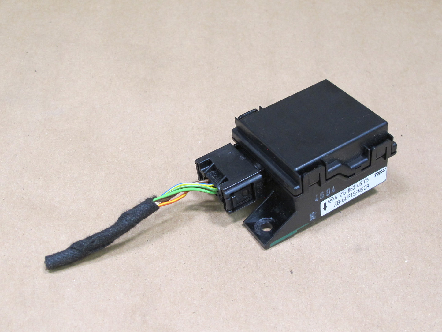 03-06 MERCEDES R230 SL-CLASS SEAT BELT TENSIONER SENSOR MODULE 2158600505 OEM