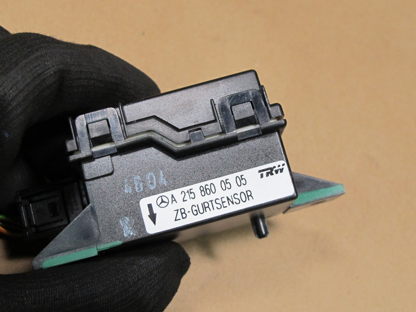 03-06 MERCEDES R230 SL-CLASS SEAT BELT TENSIONER SENSOR MODULE 2158600505 OEM