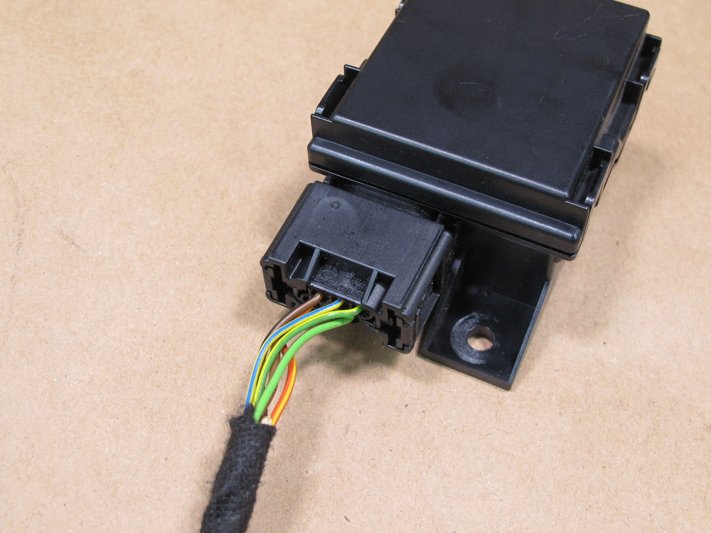 03-06 MERCEDES R230 SL-CLASS SEAT BELT TENSIONER SENSOR MODULE 2158600505 OEM