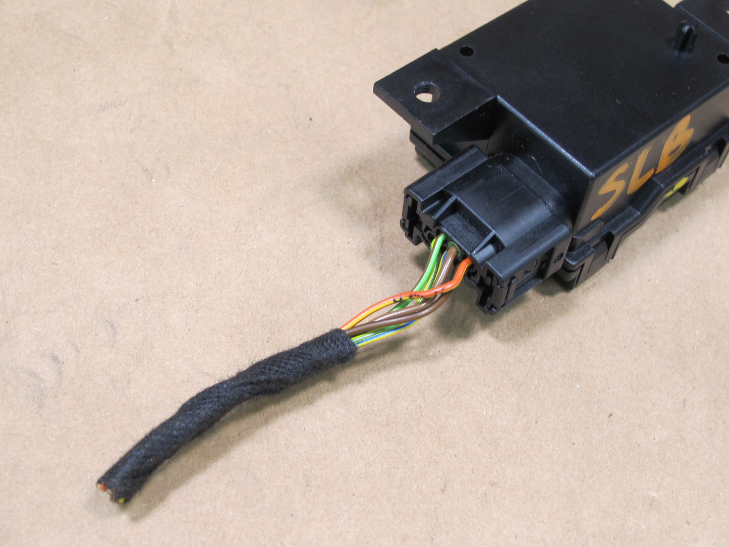 03-06 MERCEDES R230 SL-CLASS SEAT BELT TENSIONER SENSOR MODULE 2158600505 OEM