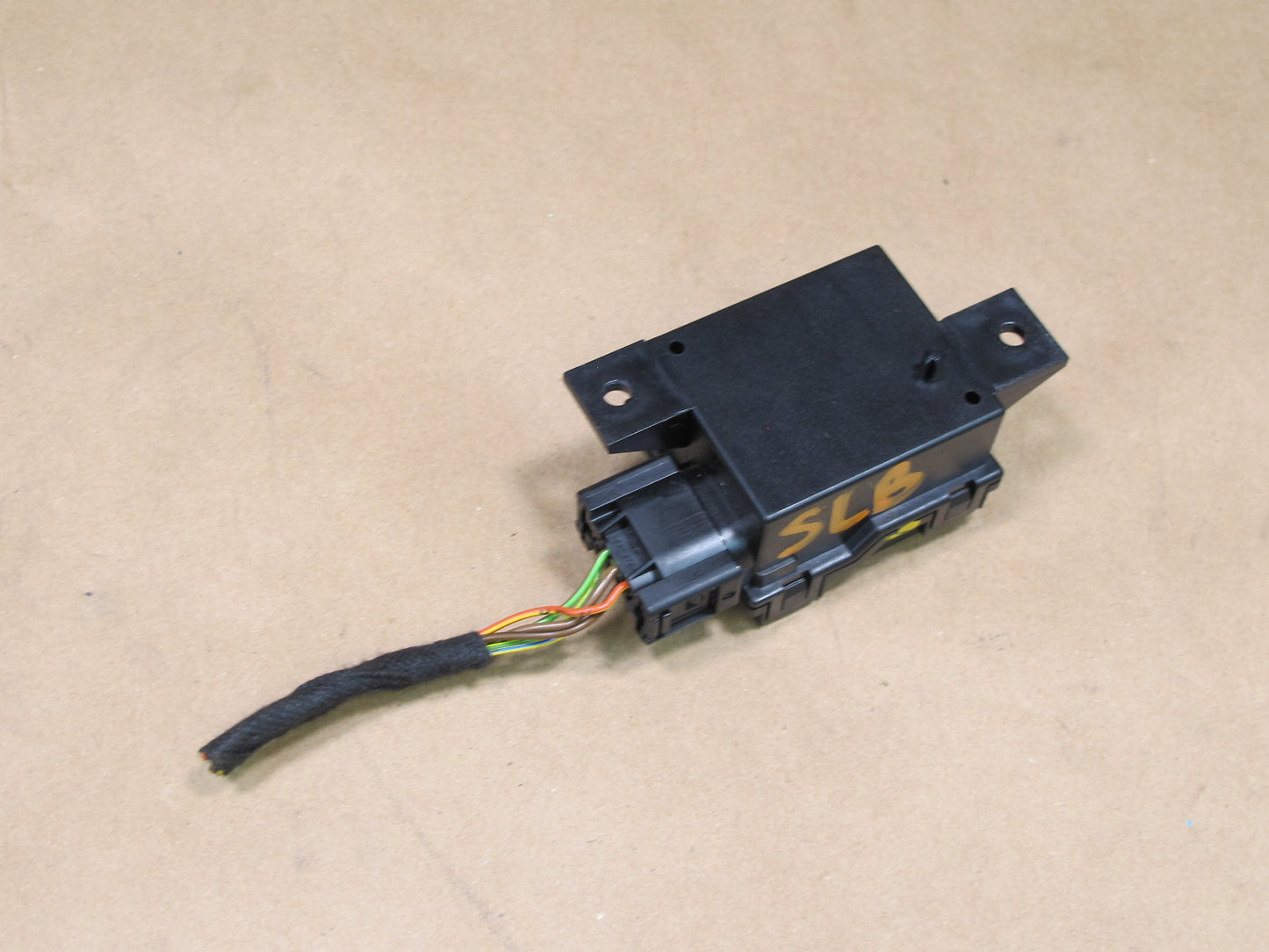 03-06 MERCEDES R230 SL-CLASS SEAT BELT TENSIONER SENSOR MODULE 2158600505 OEM