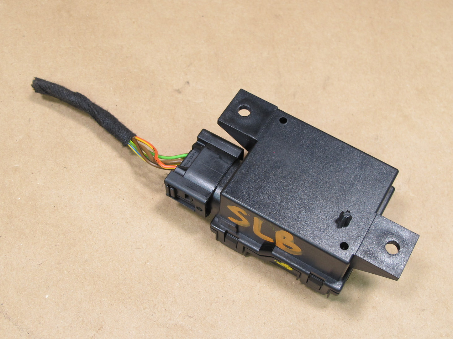 03-06 MERCEDES R230 SL-CLASS SEAT BELT TENSIONER SENSOR MODULE 2158600505 OEM
