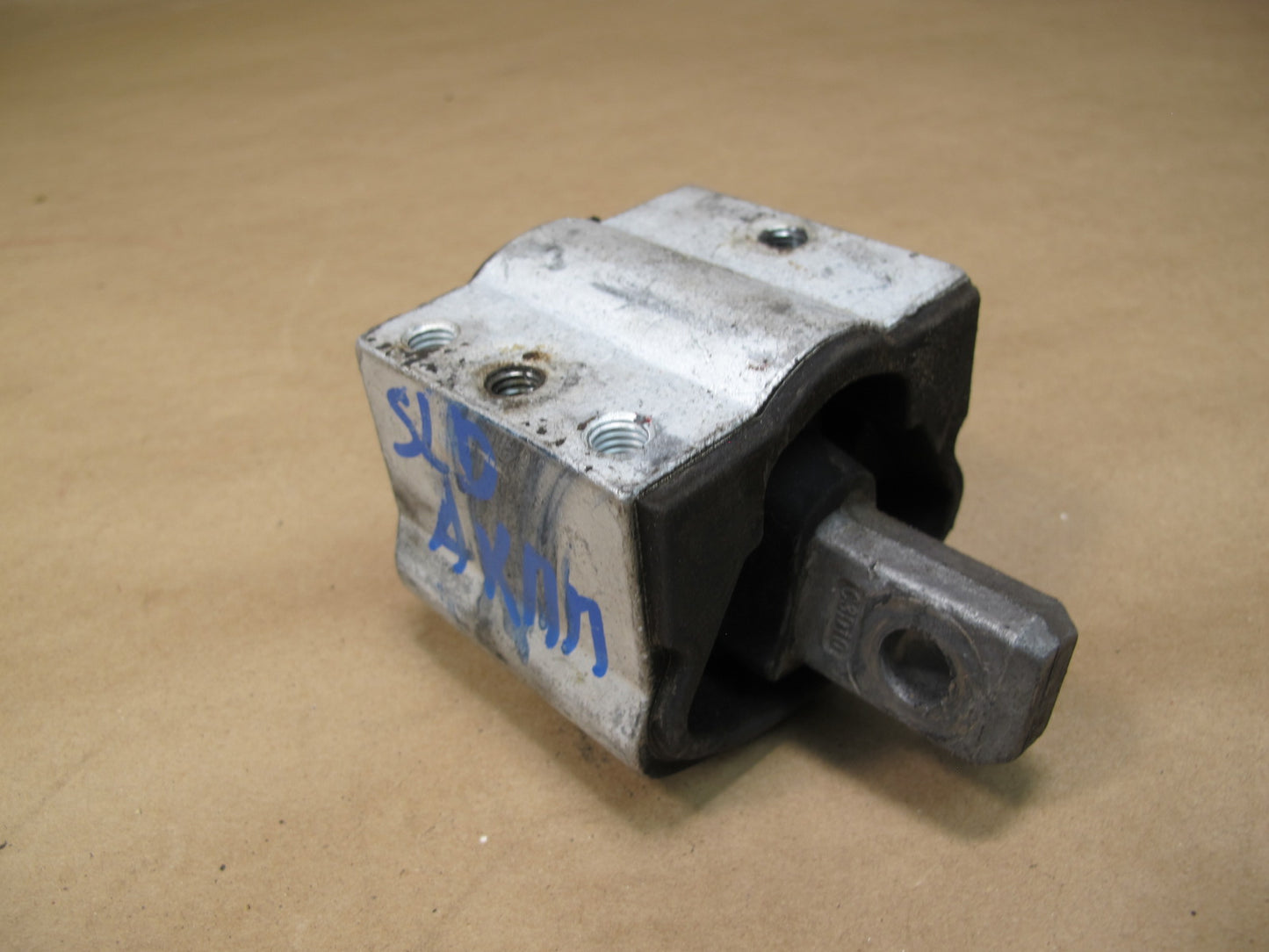 97-98 MERCEDES R129 SL500 AUTOMATIC TRANSMISSION MOUNT BRACKET SUPPORT OEM