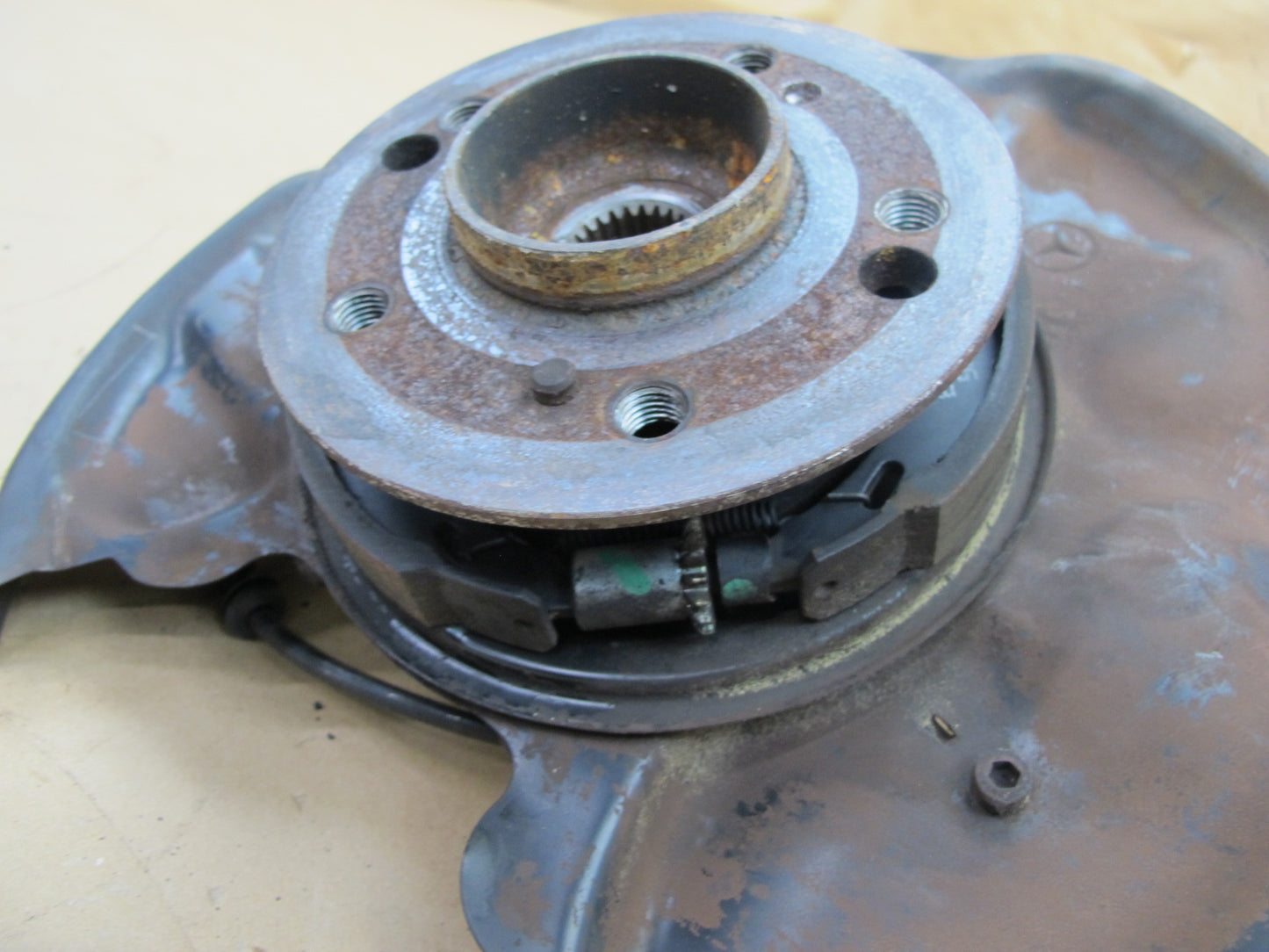96-98 Mercedes R129 Sl-class Rear Left Spindle Knuckle Wheel Hub Bearing OEM