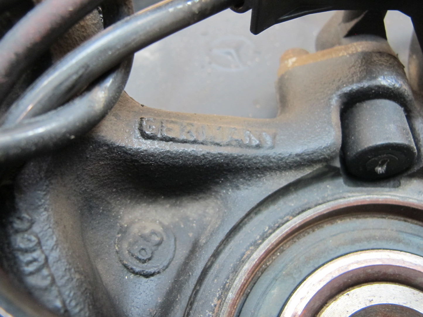 96-98 Mercedes R129 Sl-class Rear Left Spindle Knuckle Wheel Hub Bearing OEM