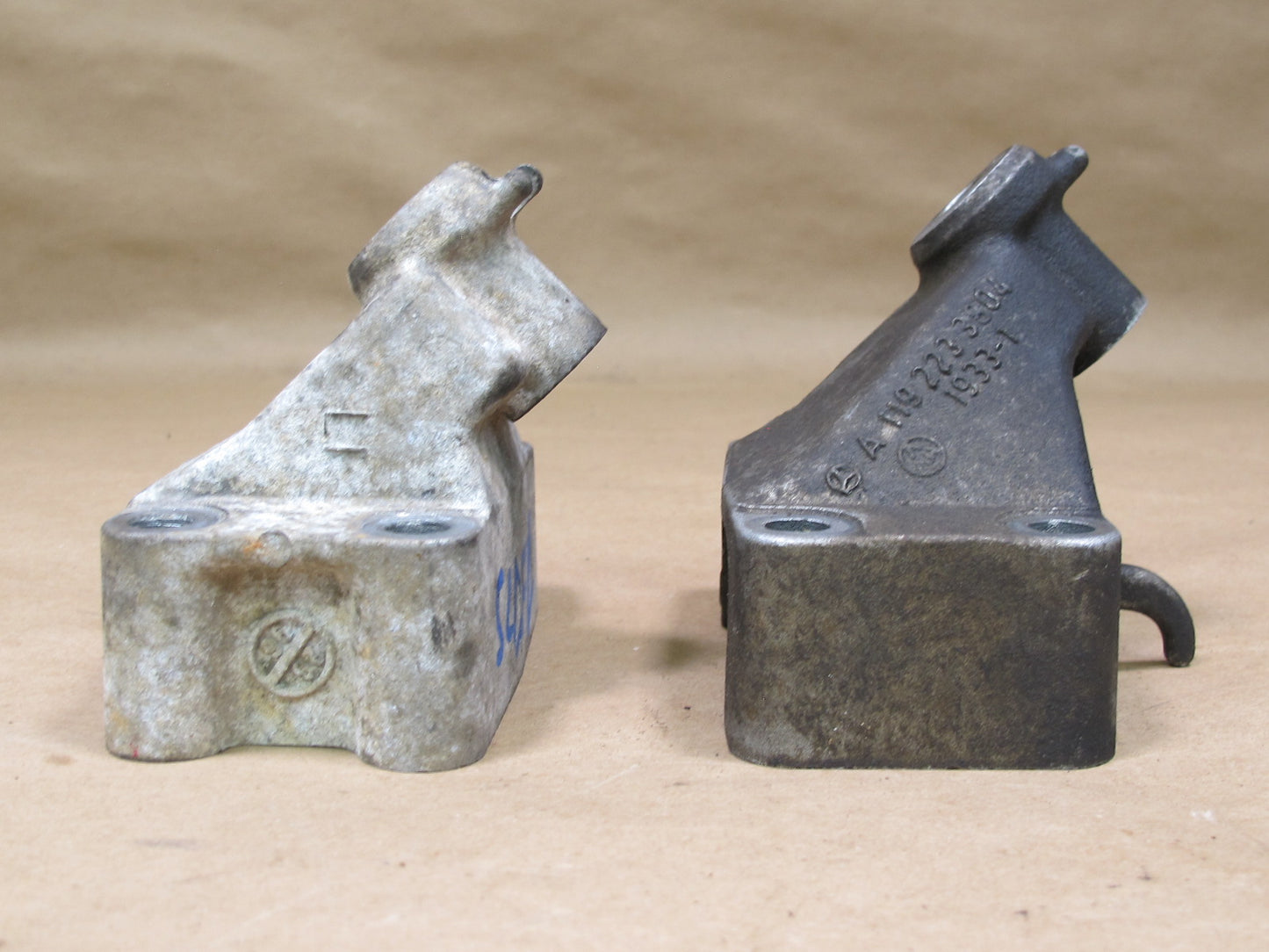 94-98 Mercedes R129 SL500 M119 Set of 2 Left & Right Engine Motor Mount OEM