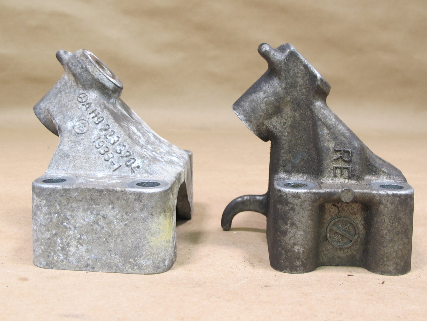 94-98 Mercedes R129 SL500 M119 Set of 2 Left & Right Engine Motor Mount OEM