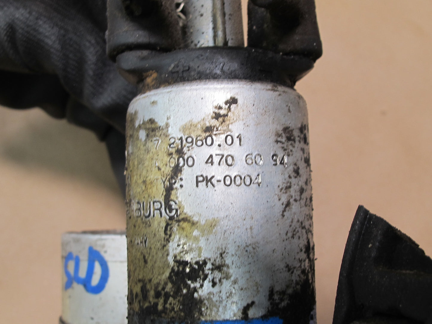 94-98 Mercedes R129 Sl-class Fuel Filter & Auxiliary Pump Assembly OEM
