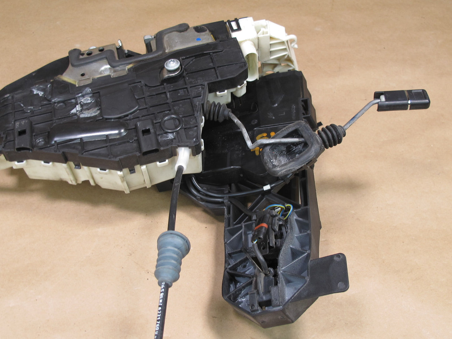 07-13 Mercedes W221 S-class Front Left Door Handle & Lock Latch w Keyless OEM