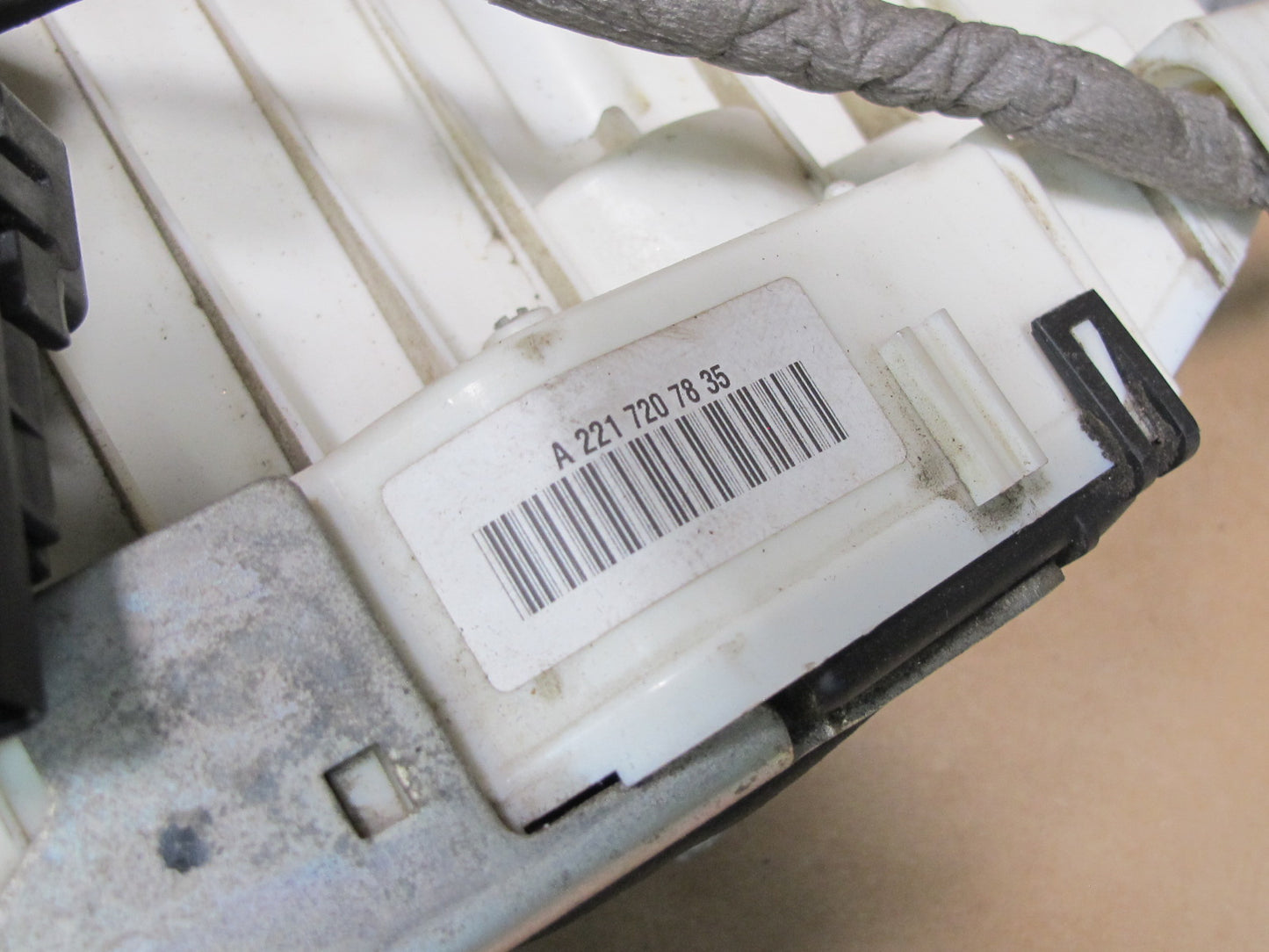07-13 Mercedes W221 S-class Front Right Door Handle & Lock Latch w Keyless OEM